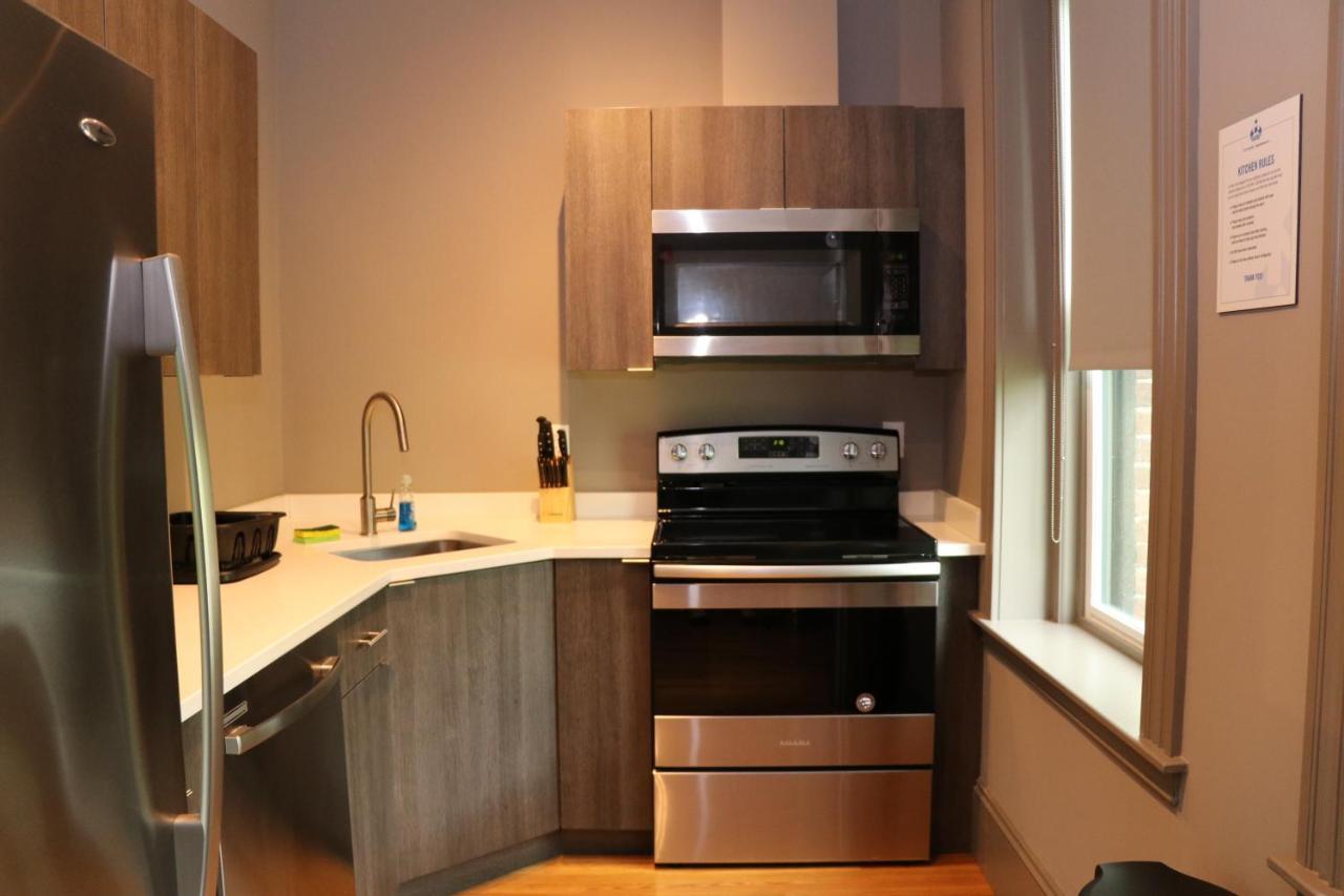 A Stylish Stay W/ A Queen Bed, Heated Floors.. #18 Brookline Buitenkant foto